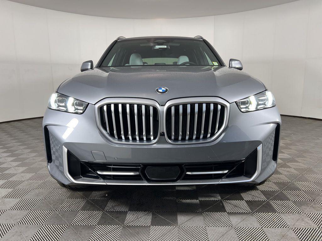 New 2026 Gray Metallic BMW xDrive40i image 5