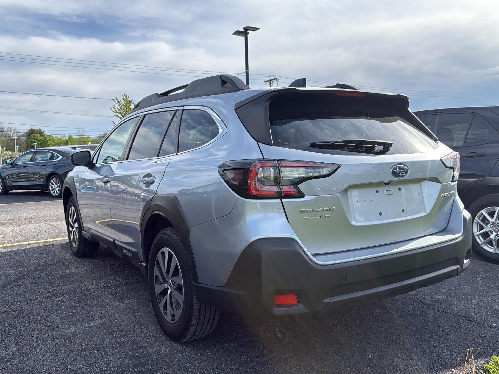 2023 Subaru Outback Premium's photo