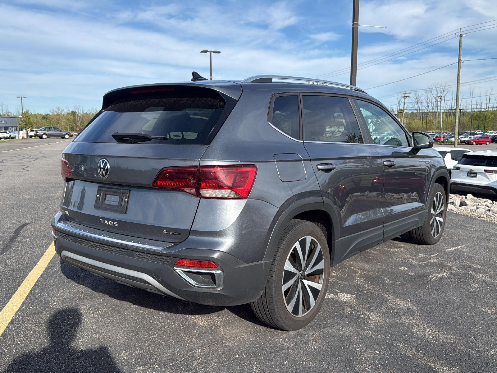 2022 Volkswagen Taos 1.5T SE 4Motion's photo