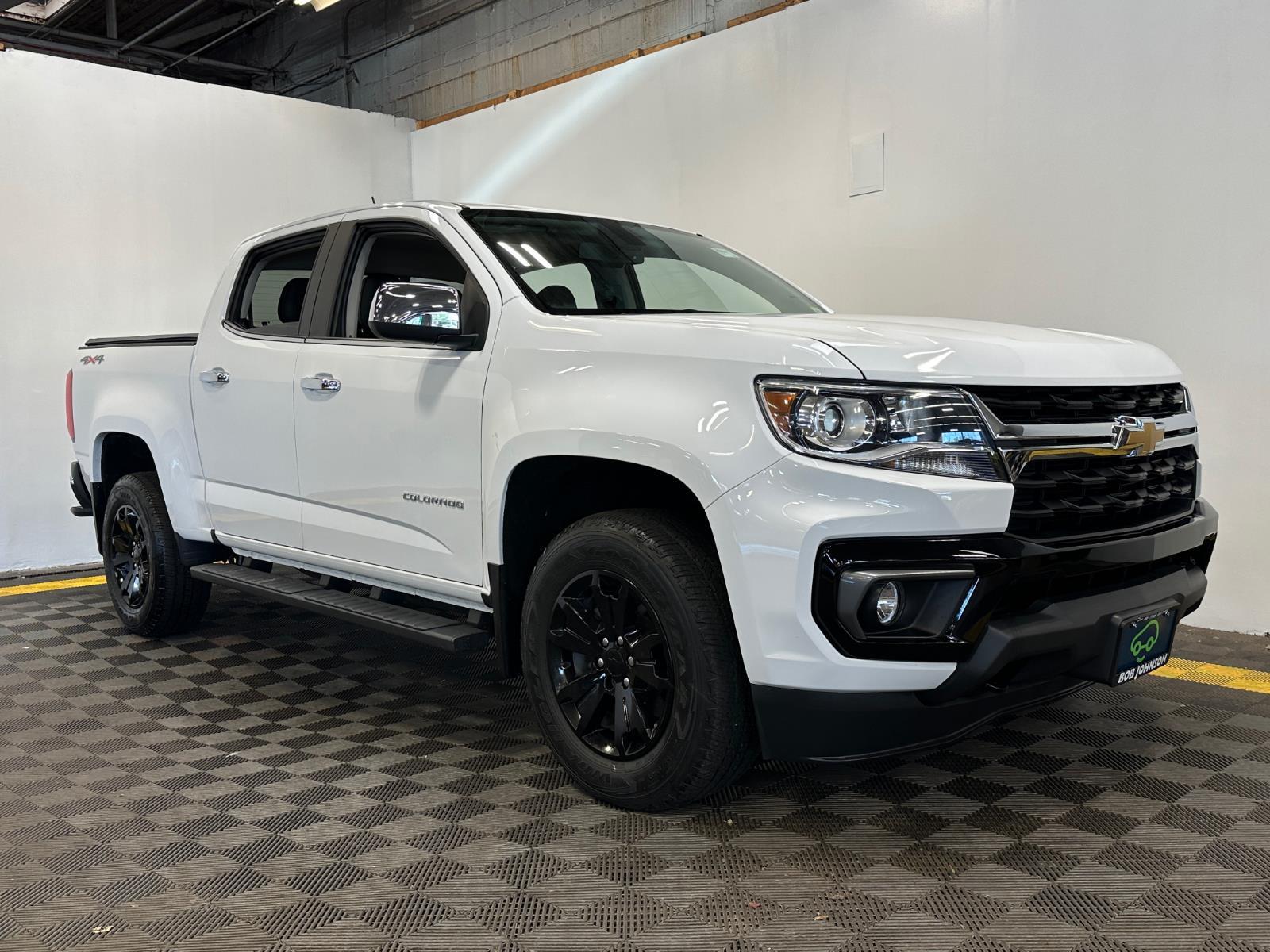 Summit White 2022 Chevrolet Colorado Pickup Truck Four-Wheel Drive 8-Speed Automatic