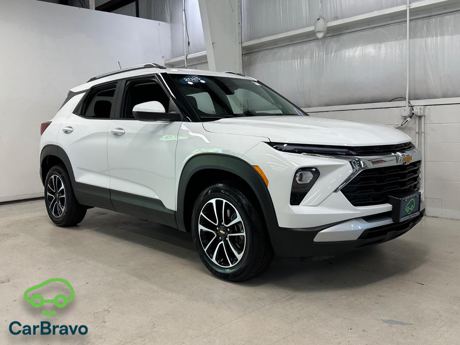 Summit White 2025 Chevrolet Trailblazer SUV / Crossover Four-Wheel Drive 9-Speed Automatic