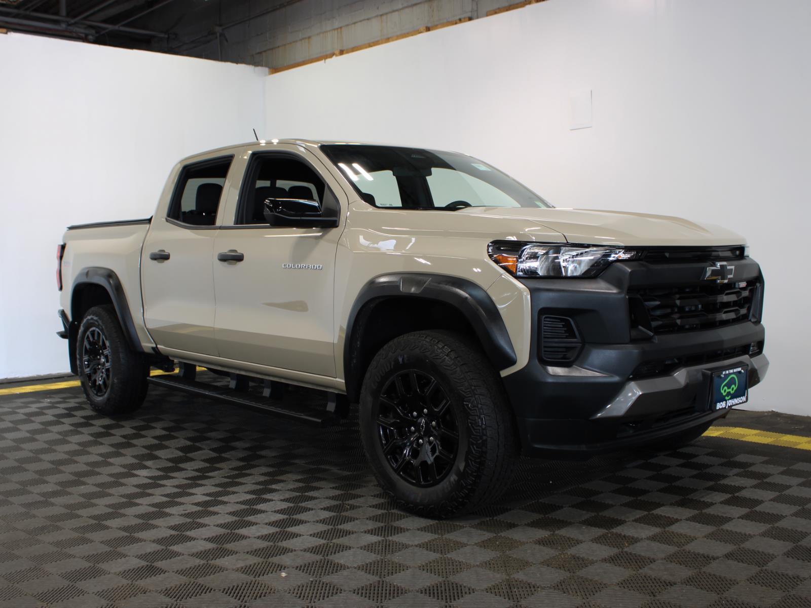 Sand Dune Metallic 2024 Chevrolet Colorado Pickup Truck Four-Wheel Drive 8-Speed Automatic