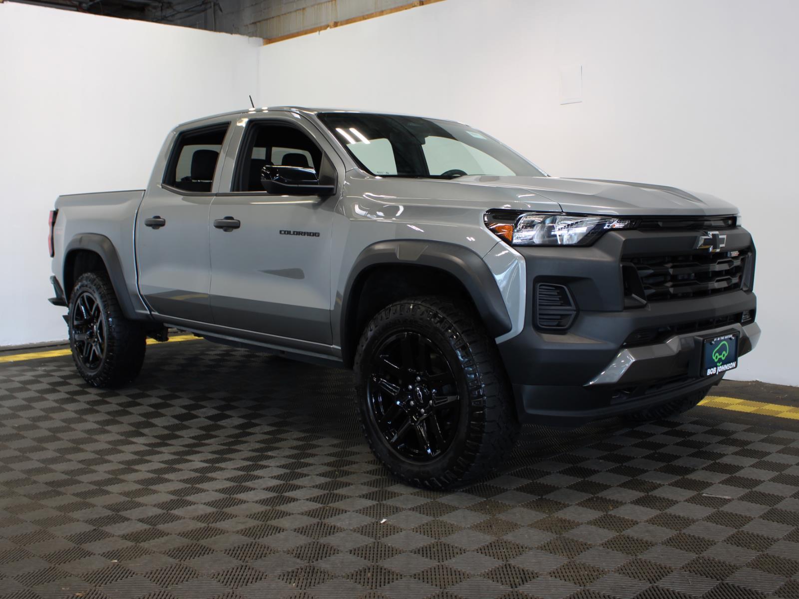 Sterling Gray Metallic 2023 Chevrolet Colorado Pickup Truck Four-Wheel Drive 8-Speed Automatic