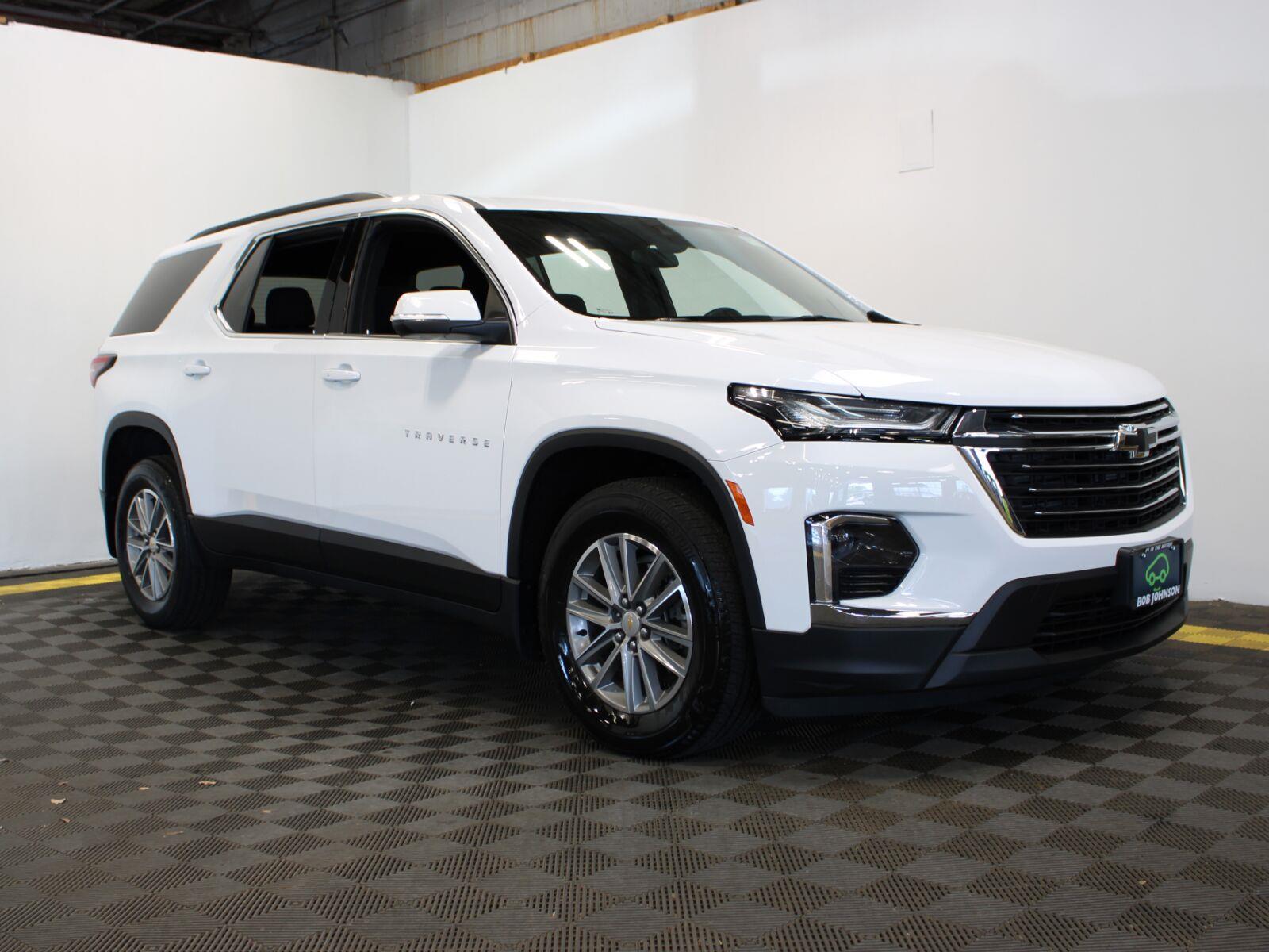 Summit White 2023 Chevrolet Traverse SUV / Crossover Four-Wheel Drive 9-Speed Automatic