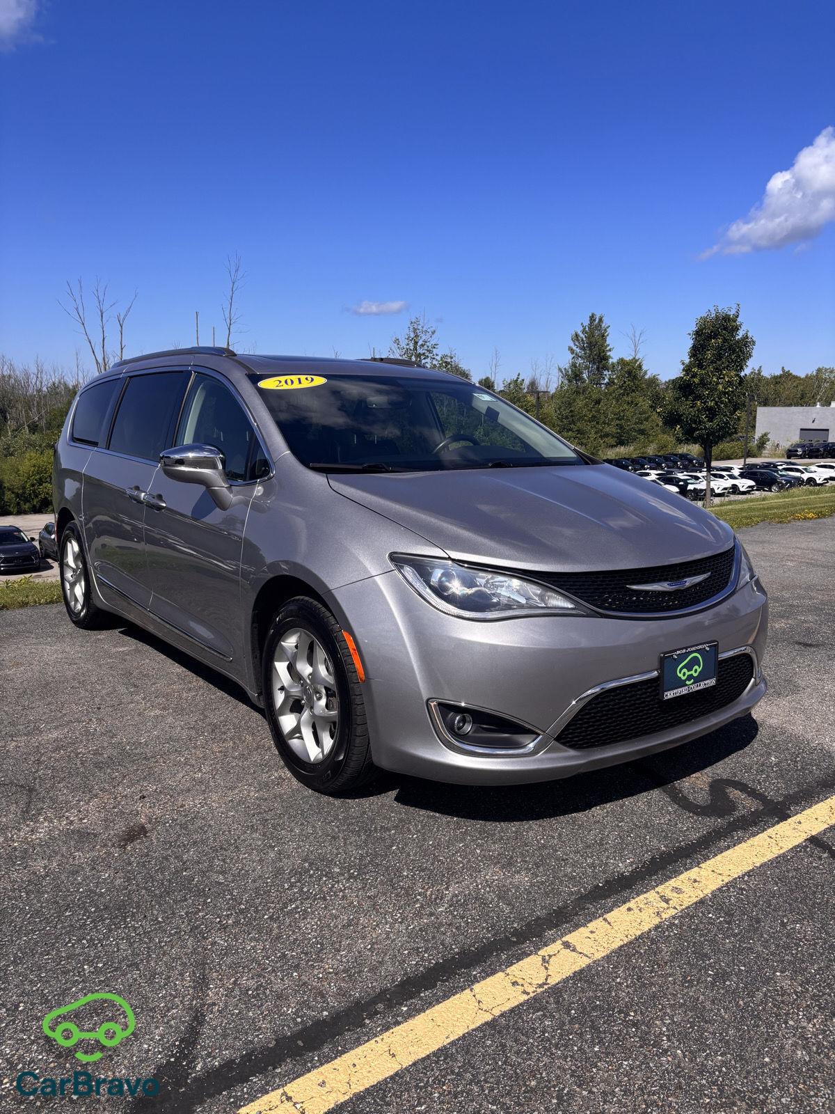Billet Silver Metallic Clearcoat 2019 Chrysler Pacifica Minivan Front-Wheel Drive 9-Speed Automatic