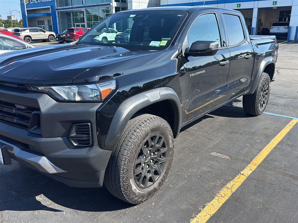 Black 2024 Chevrolet Colorado Pickup Truck Four-Wheel Drive 8-Speed Automatic