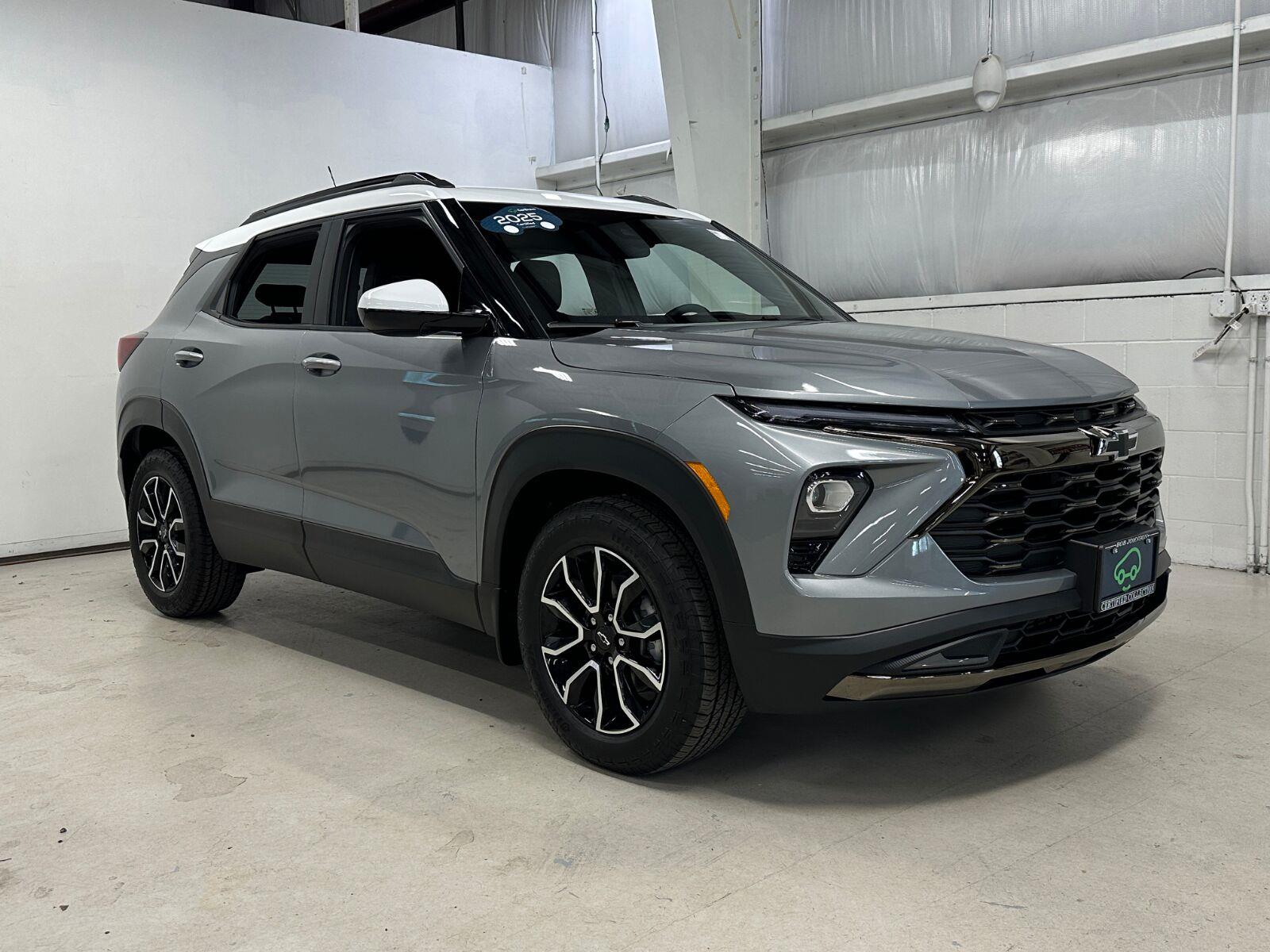Sterling Gray Metallic 2025 Chevrolet Trailblazer SUV / Crossover Front-Wheel Drive Continuously Variable Transmission