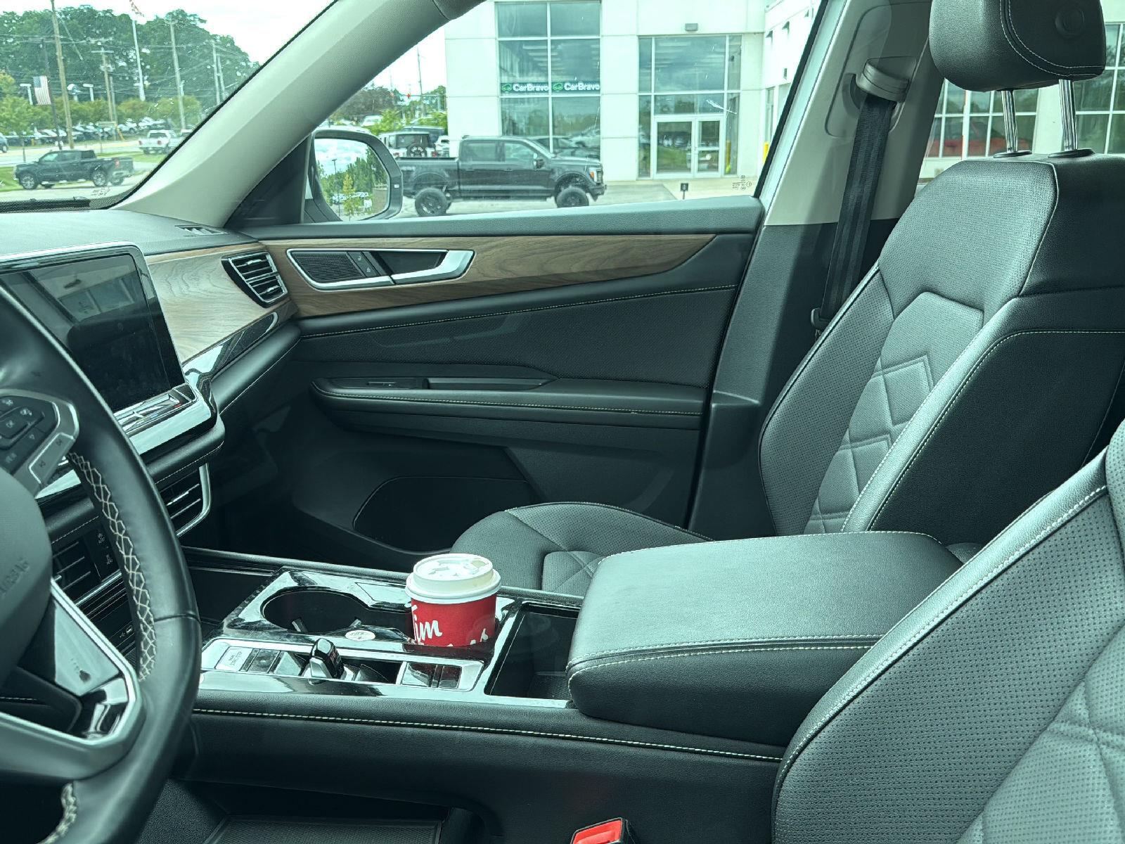 View vehicle photo 4