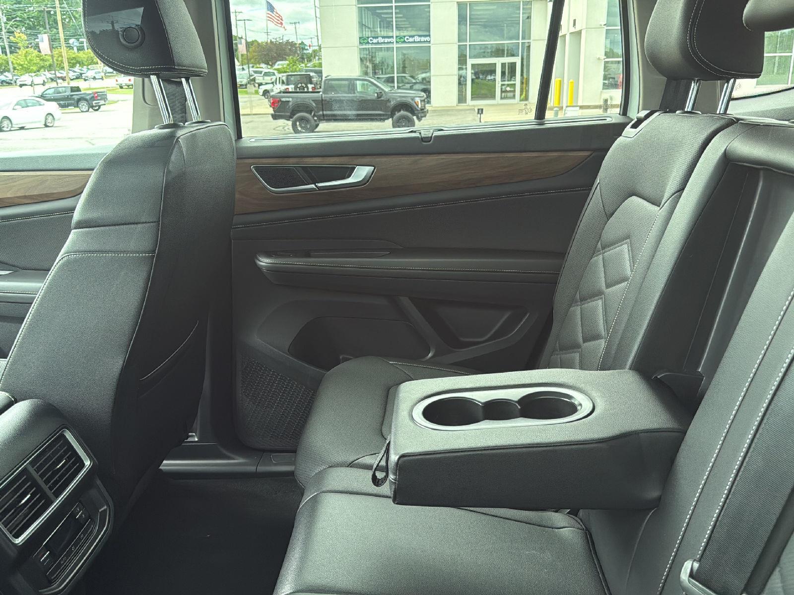 View vehicle photo 5