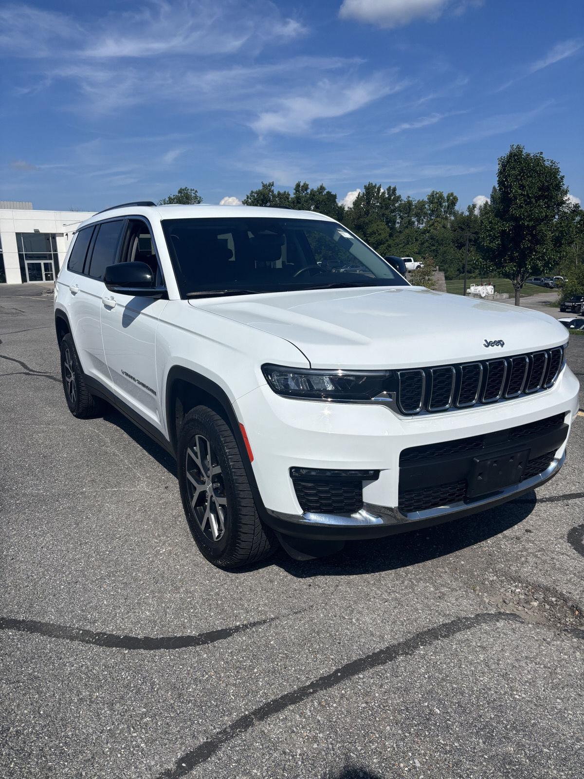 Bright White Clearcoat 2023 Jeep Grand Cherokee L SUV / Crossover Four-Wheel Drive 8-Speed Automatic