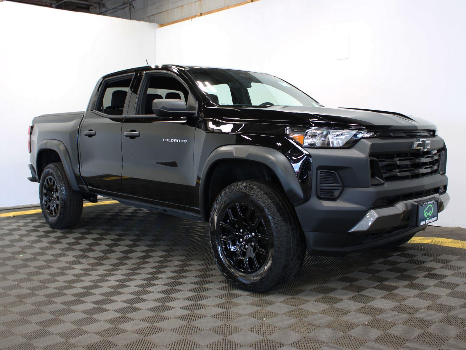 Black 2024 Chevrolet Colorado Pickup Truck Four-Wheel Drive 8-Speed Automatic