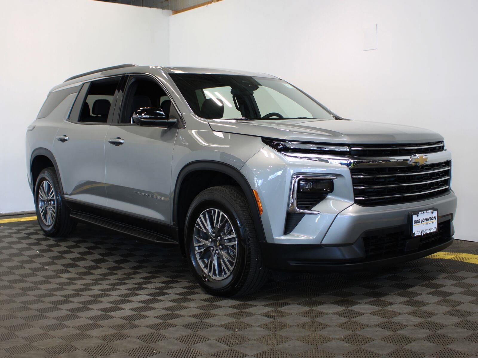 Sterling Gray Metallic 2025 Chevrolet Traverse SUV / Crossover Four-Wheel Drive 8-Speed Automatic
