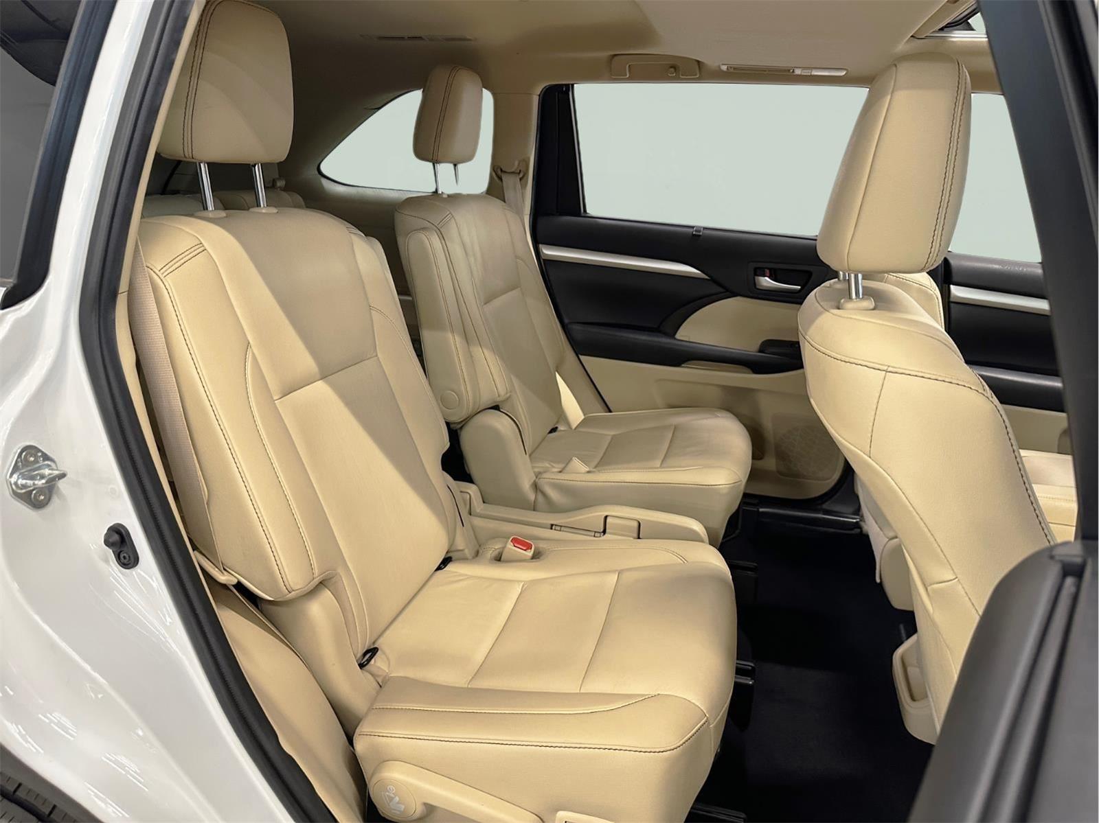 2019 Toyota Highlander XLE - Photo 12