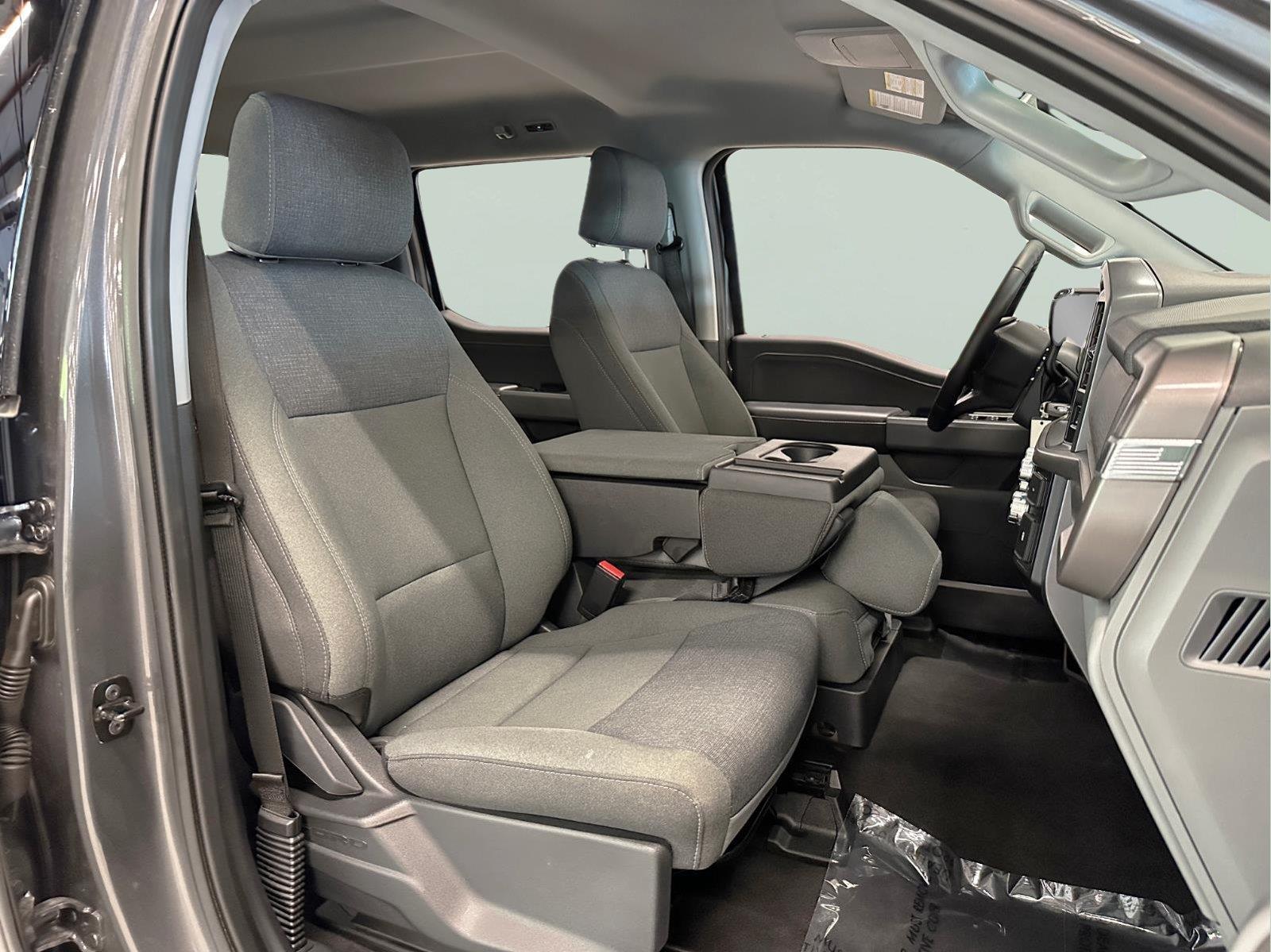 2025 Ford F-150 XLT - Photo 10