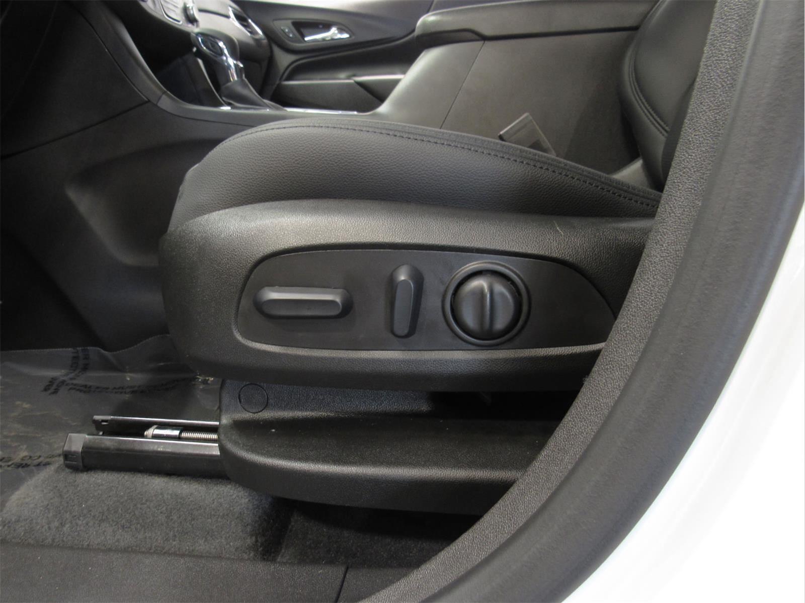 2023 Chevrolet Equinox LT - Photo 12