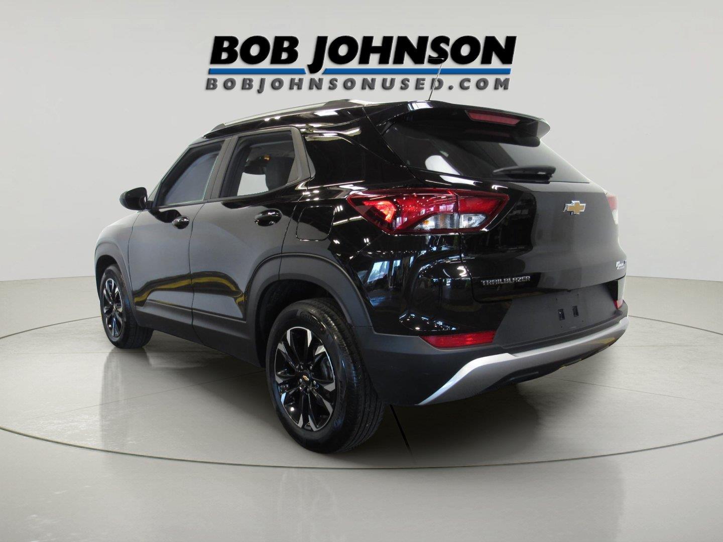 View vehicle photo 4