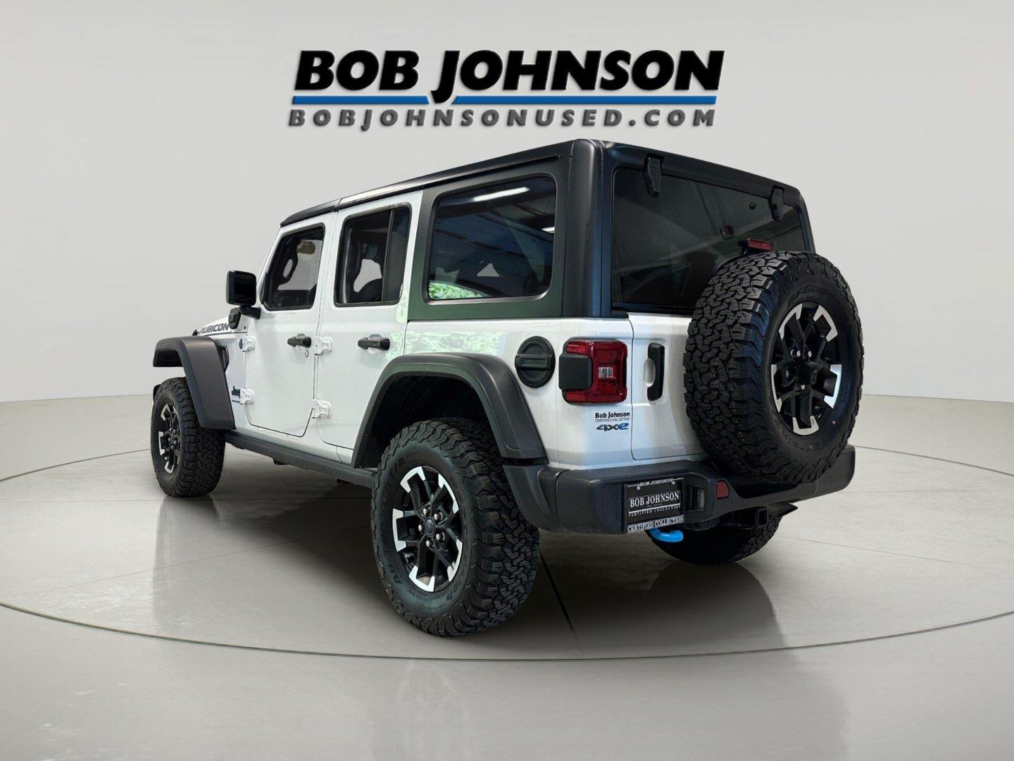 View vehicle photo 4