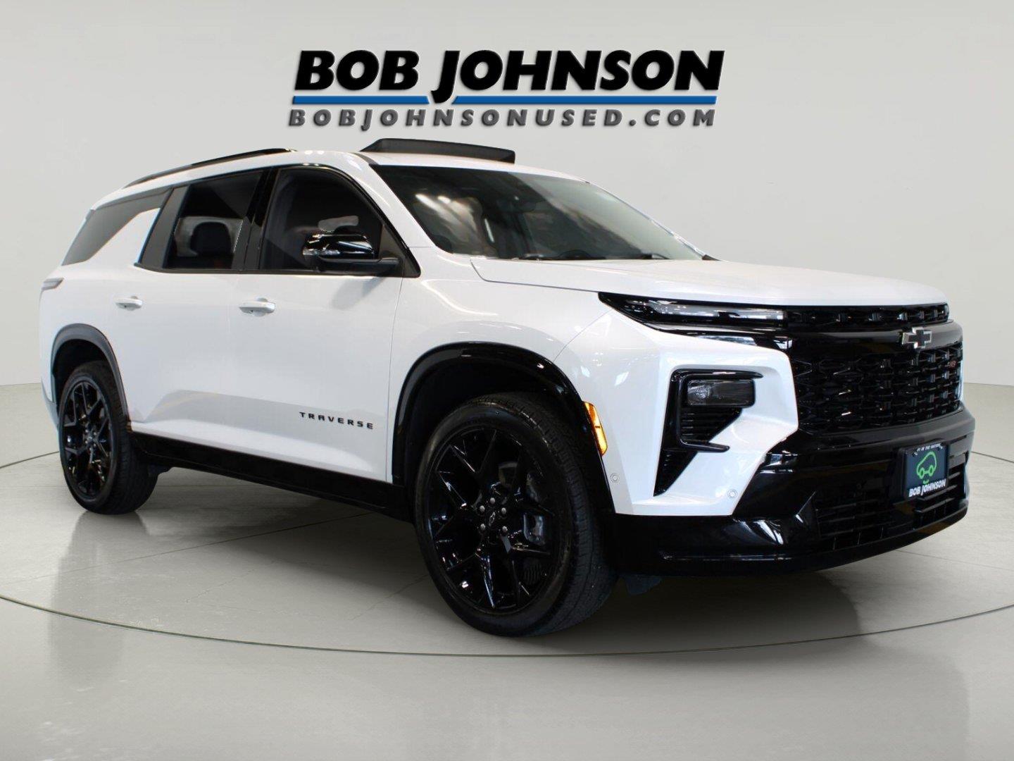 White (Iridescent Pearl Tricoat) 2024 Chevrolet Traverse SUV / Crossover Four-Wheel Drive 8-Speed Automatic