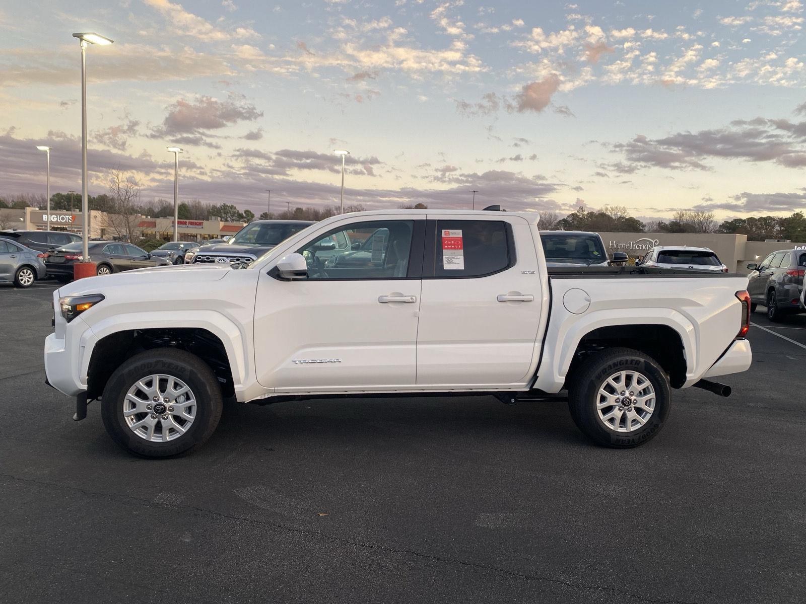 View vehicle photo 4