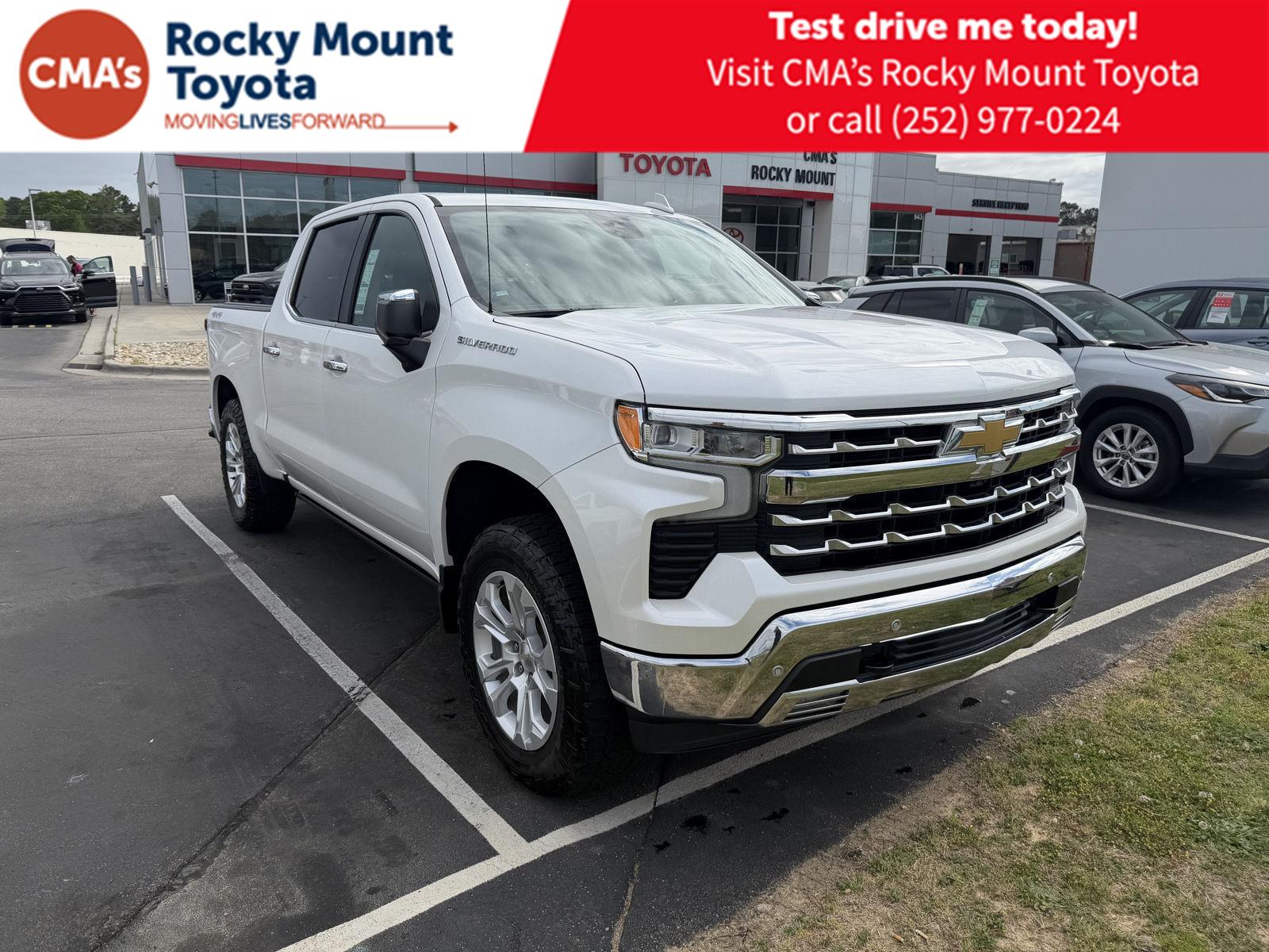 White (Iridescent Pearl Tricoat) 2022 Chevrolet Silverado 1500 LTZ Crew Cab 4WD Pickup Truck Four-Wheel Drive Automatic