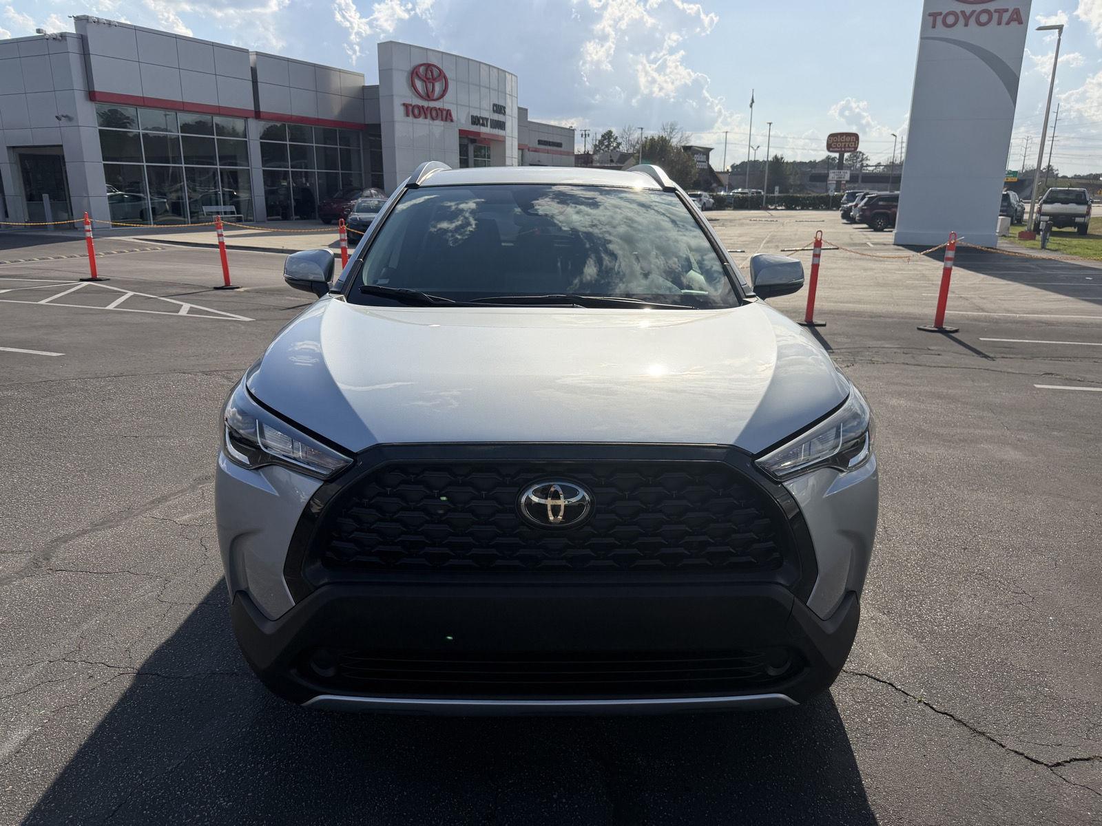 View vehicle photo 2