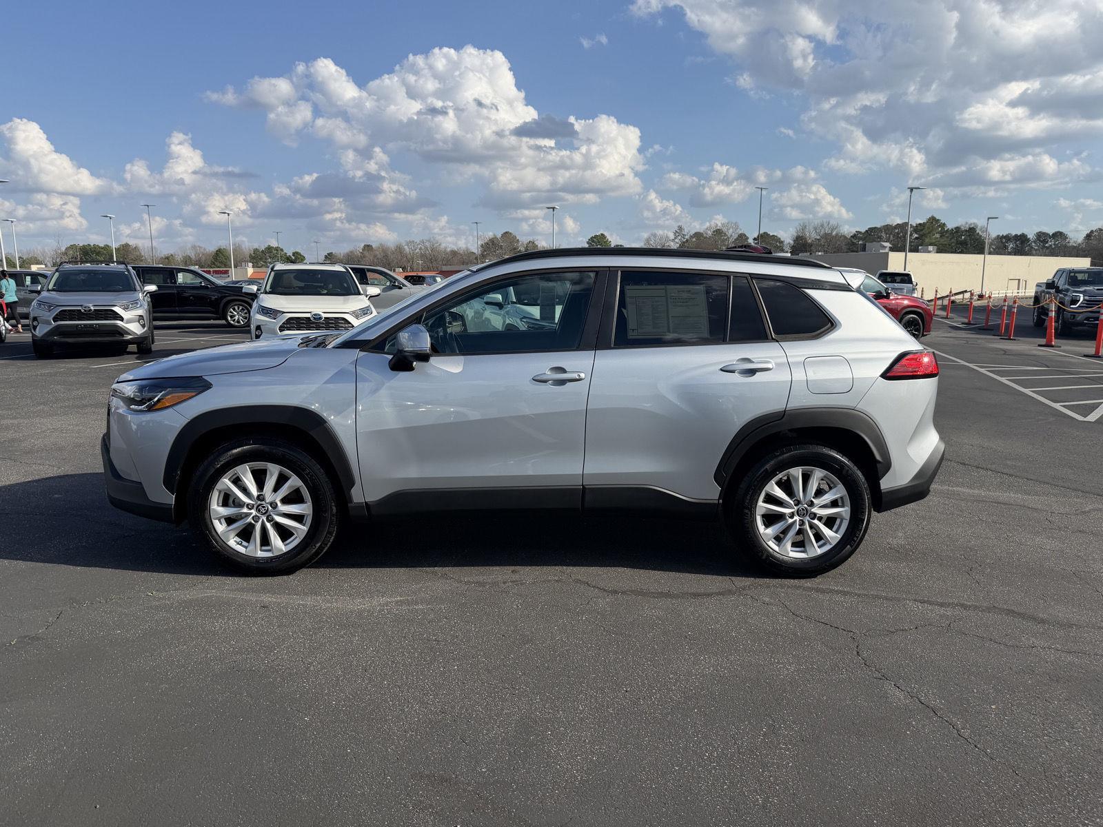 View vehicle photo 4