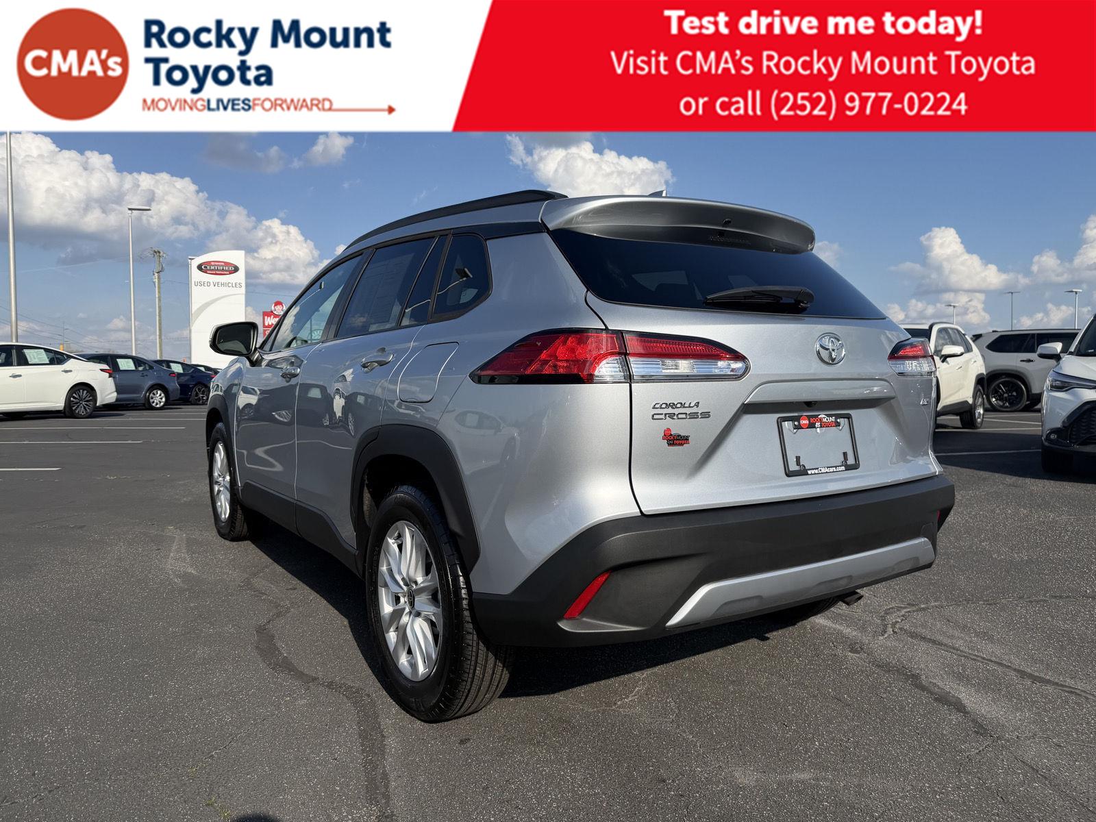 View vehicle photo 5