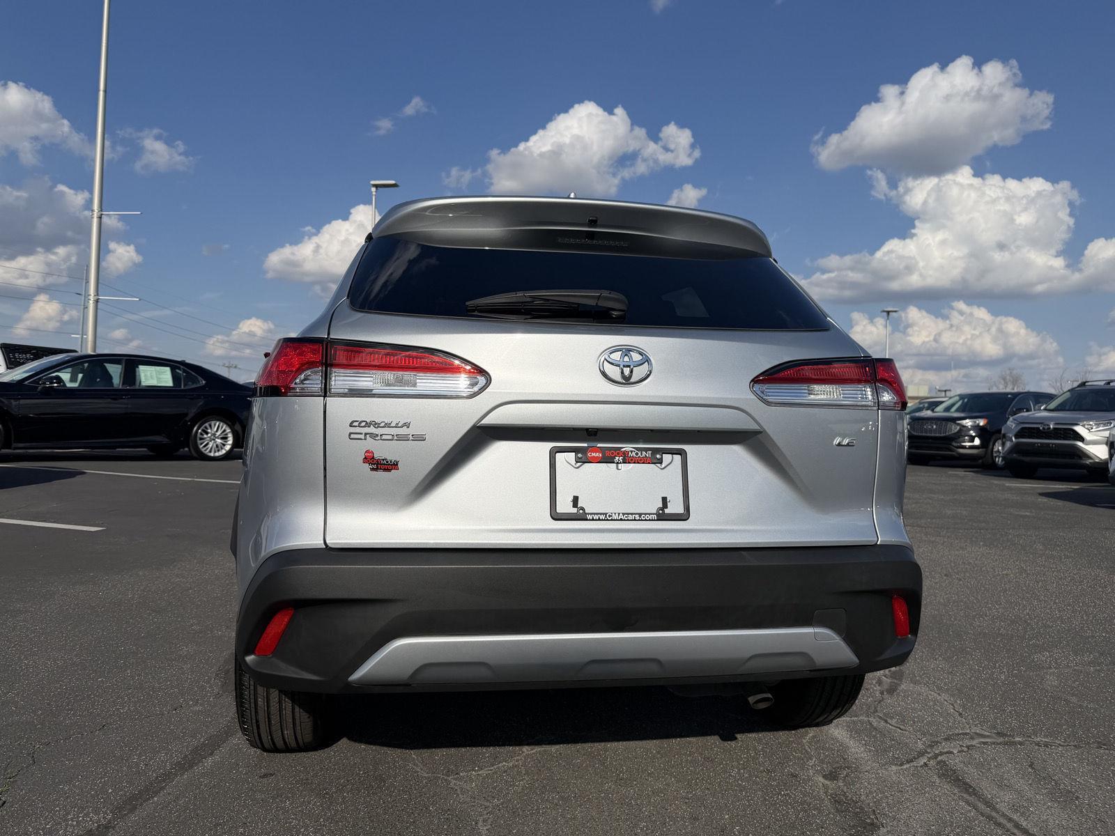 View vehicle photo 6