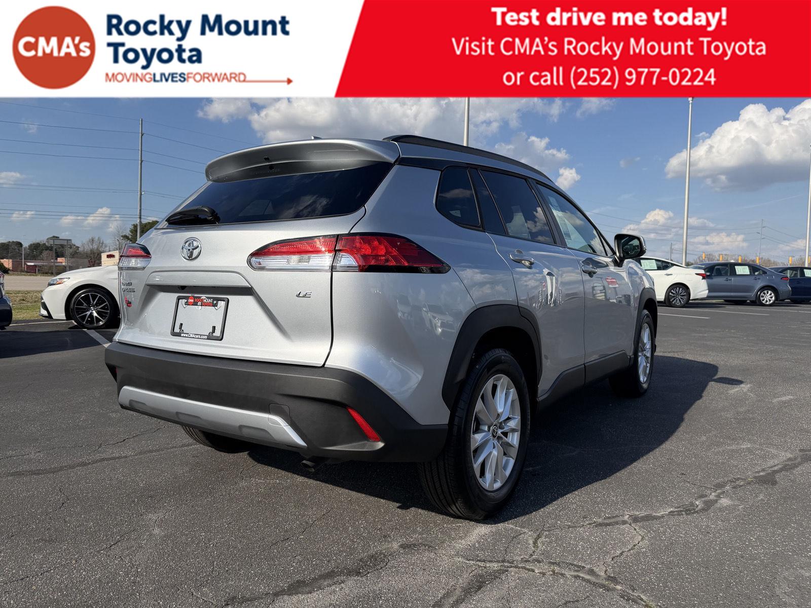 View vehicle photo 7