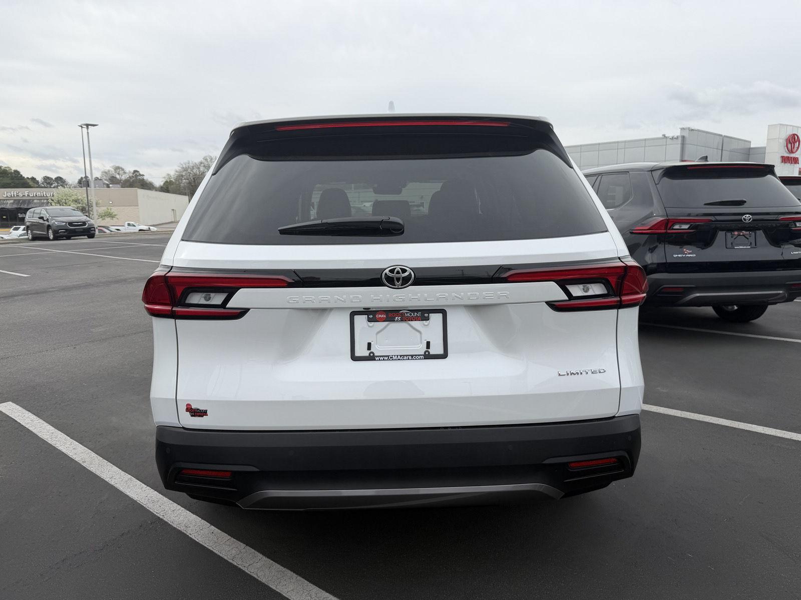 View vehicle photo 6