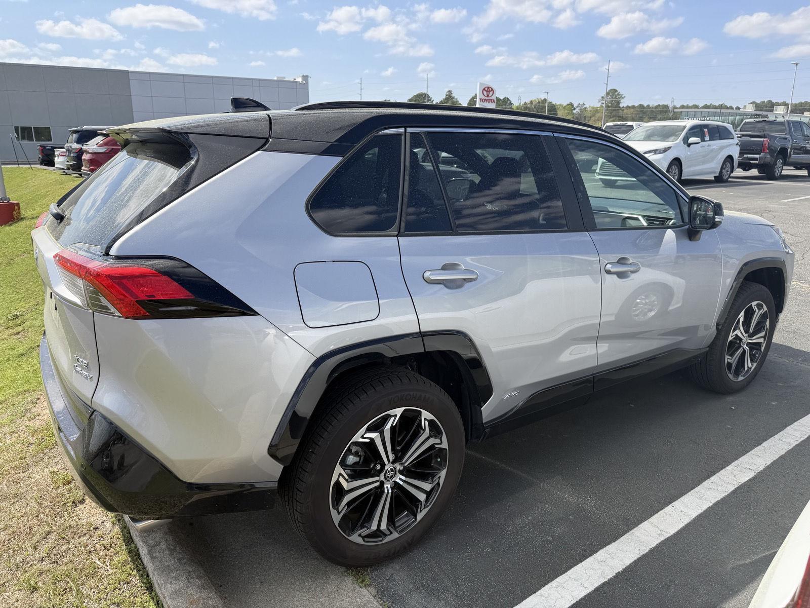 View vehicle photo 6