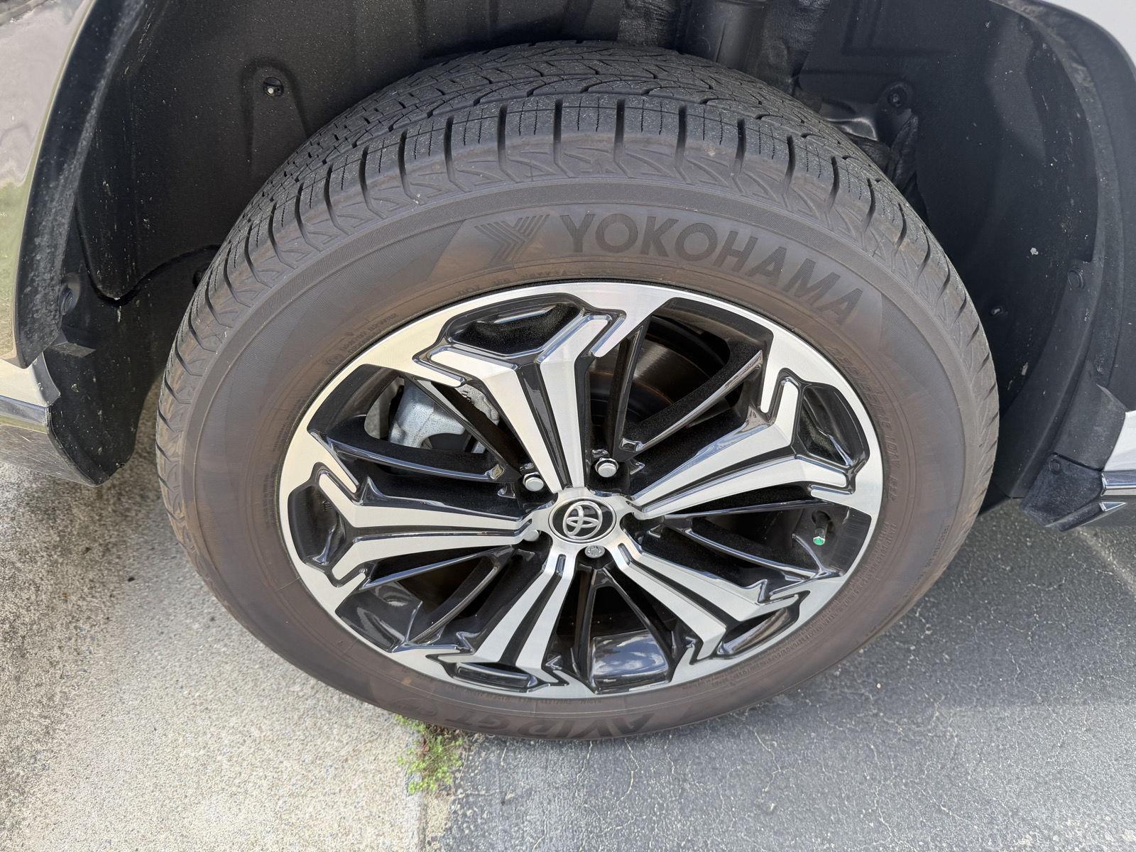 View vehicle photo 7