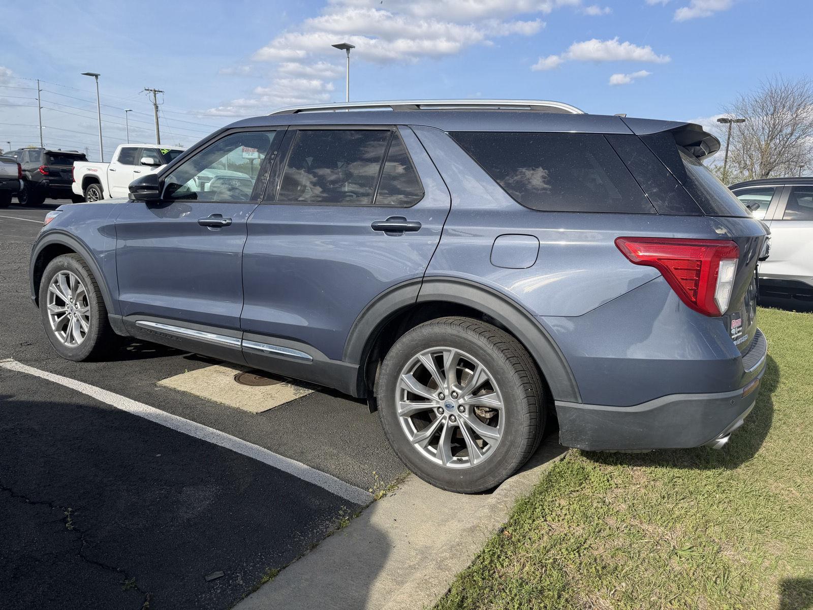 View vehicle photo 4