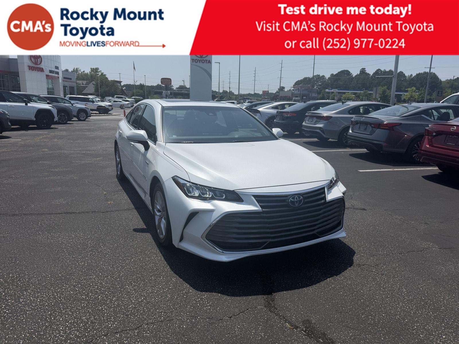 White (Wind Chill Pearl) 2020 Toyota Avalon Hybrid Sedan Front-Wheel Drive Continuously Variable Transmission