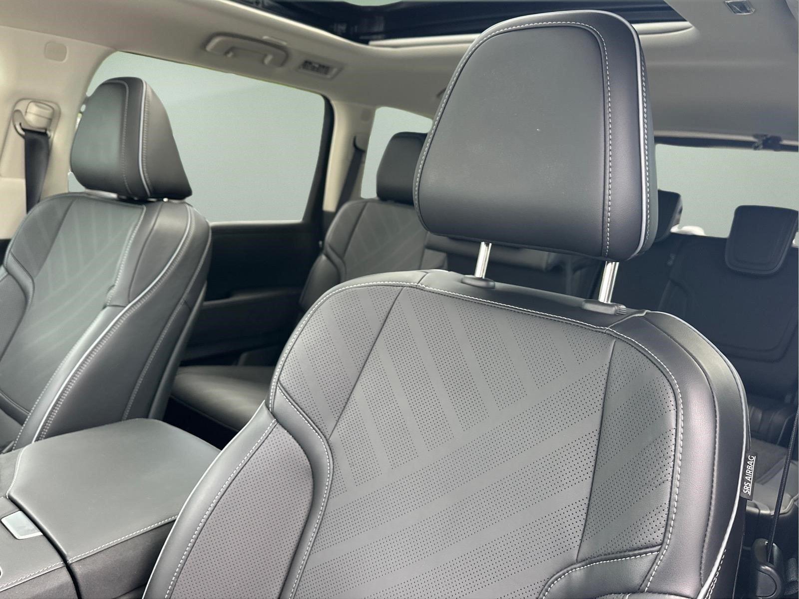 New 2026 Black Obsidian INFINITI LUXE image 24