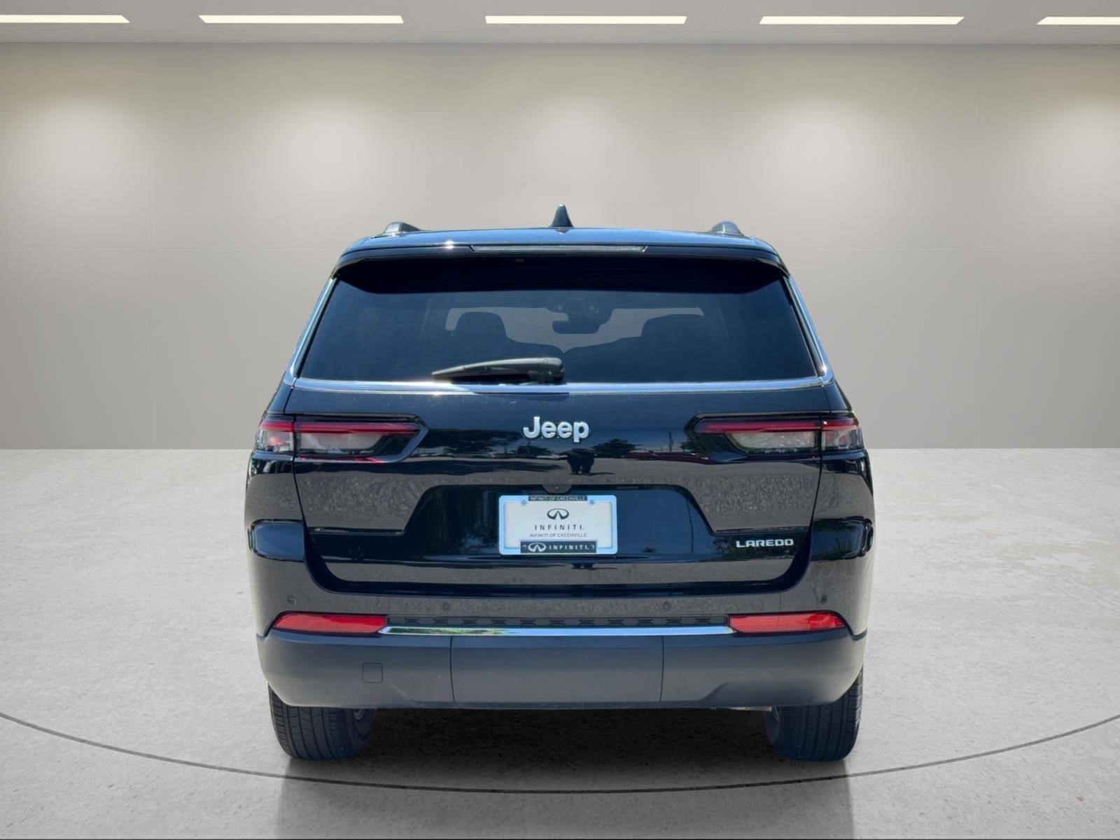 Used 2025 Diamond Black Crystal Pearlcoat Jeep Laredo X image 4
