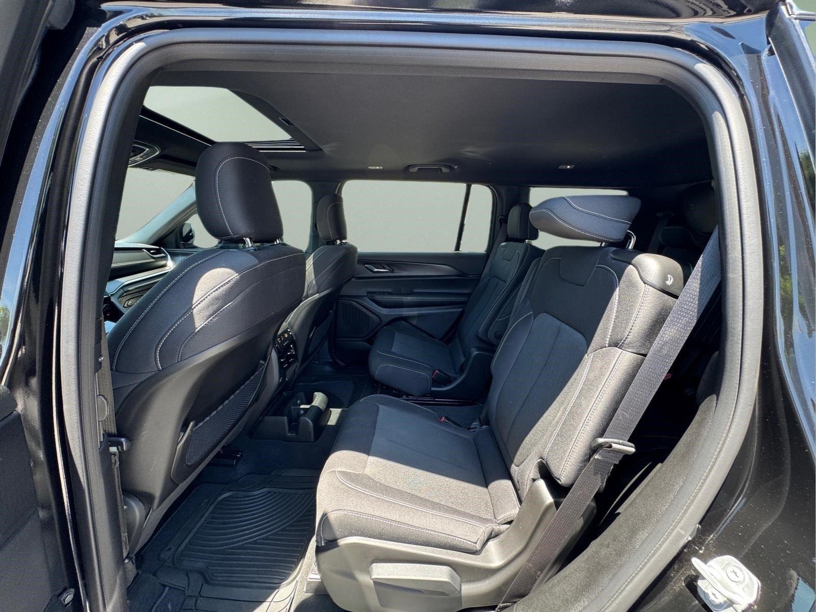 Used 2025 Diamond Black Crystal Pearlcoat Jeep Laredo X image 11
