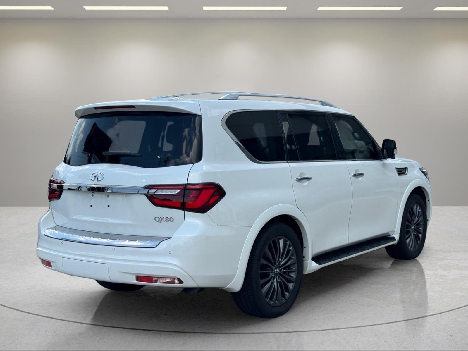 Used 2023 Moonstone White INFINITI PREMIUM SELECT image 5