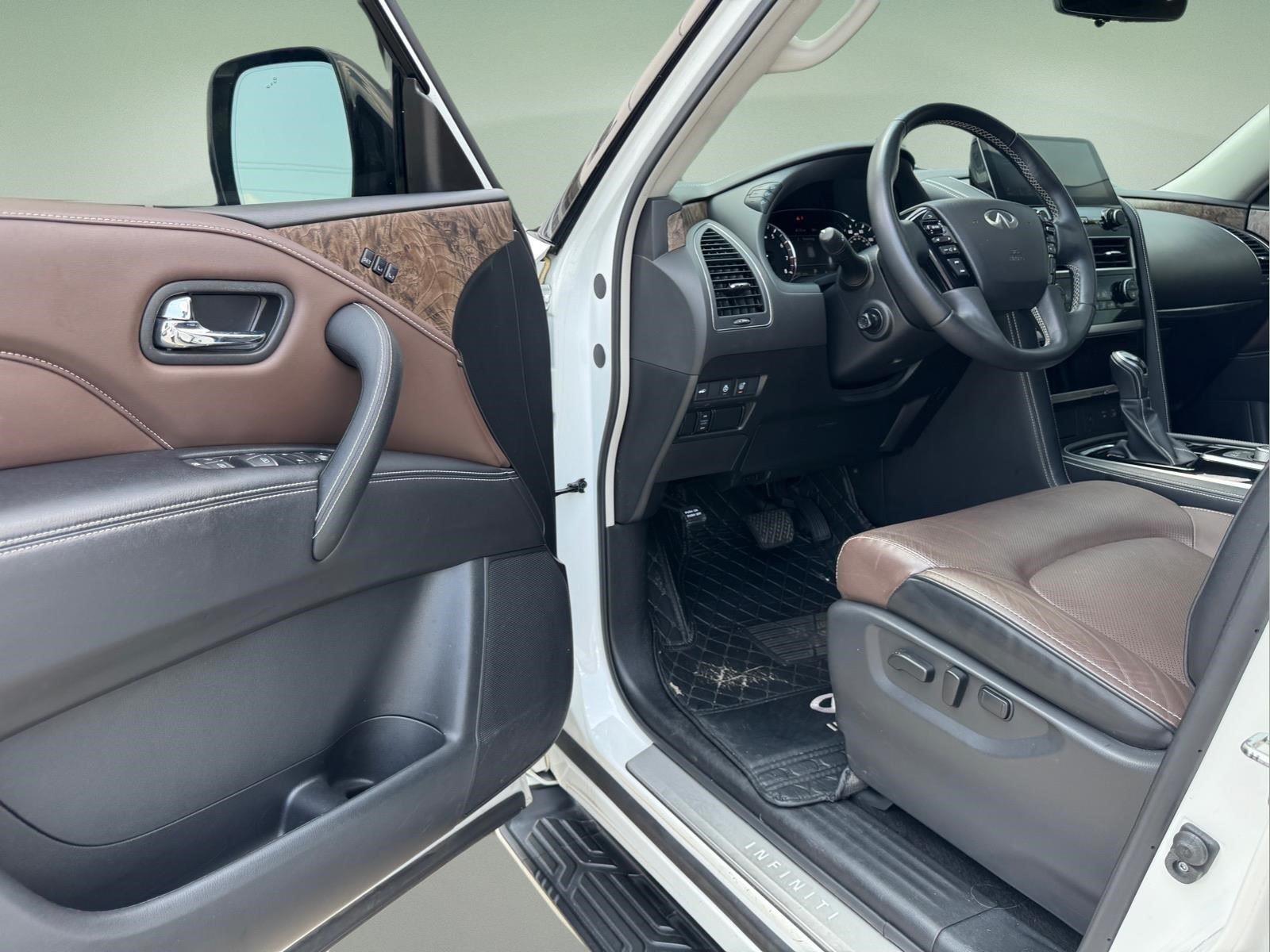 Used 2023 Moonstone White INFINITI PREMIUM SELECT image 17