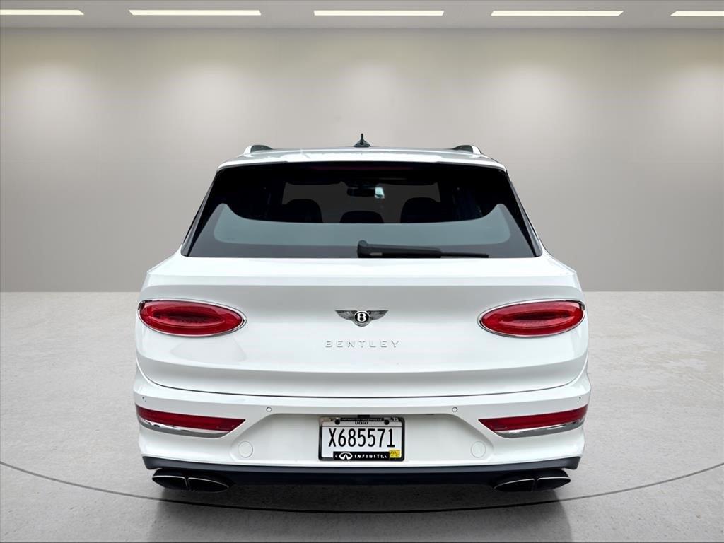 Used 2023 Glacier White Bentley V8 image 4