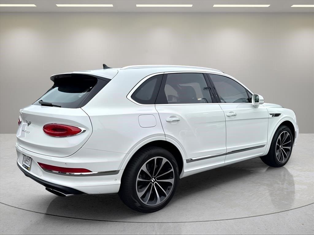 Used 2023 Glacier White Bentley V8 image 5