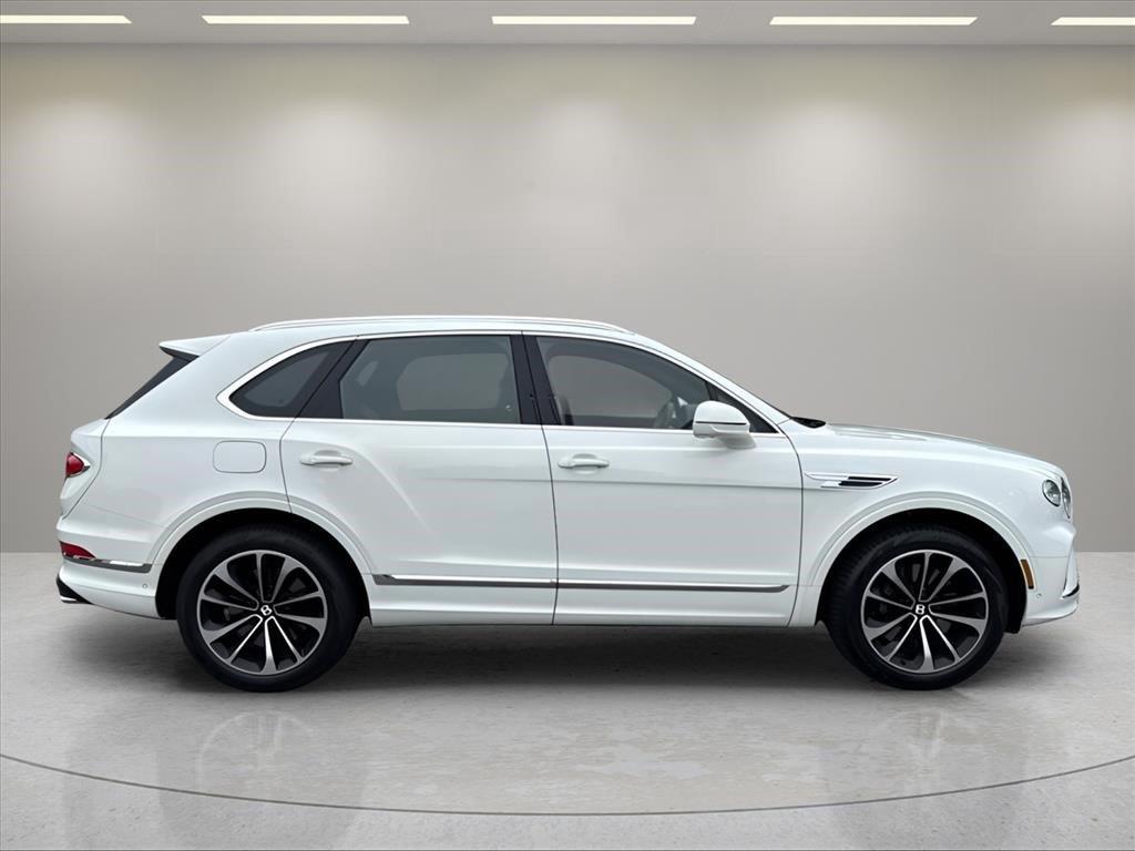Used 2023 Glacier White Bentley V8 image 6