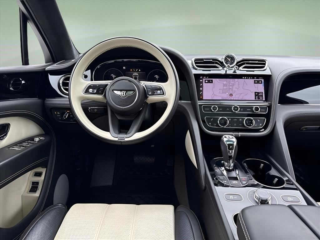 Used 2023 Glacier White Bentley V8 image 10