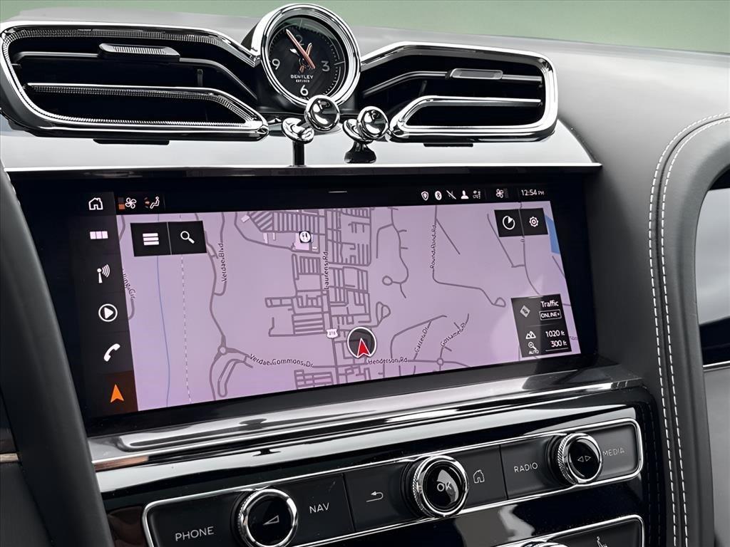 Used 2023 Glacier White Bentley V8 image 21