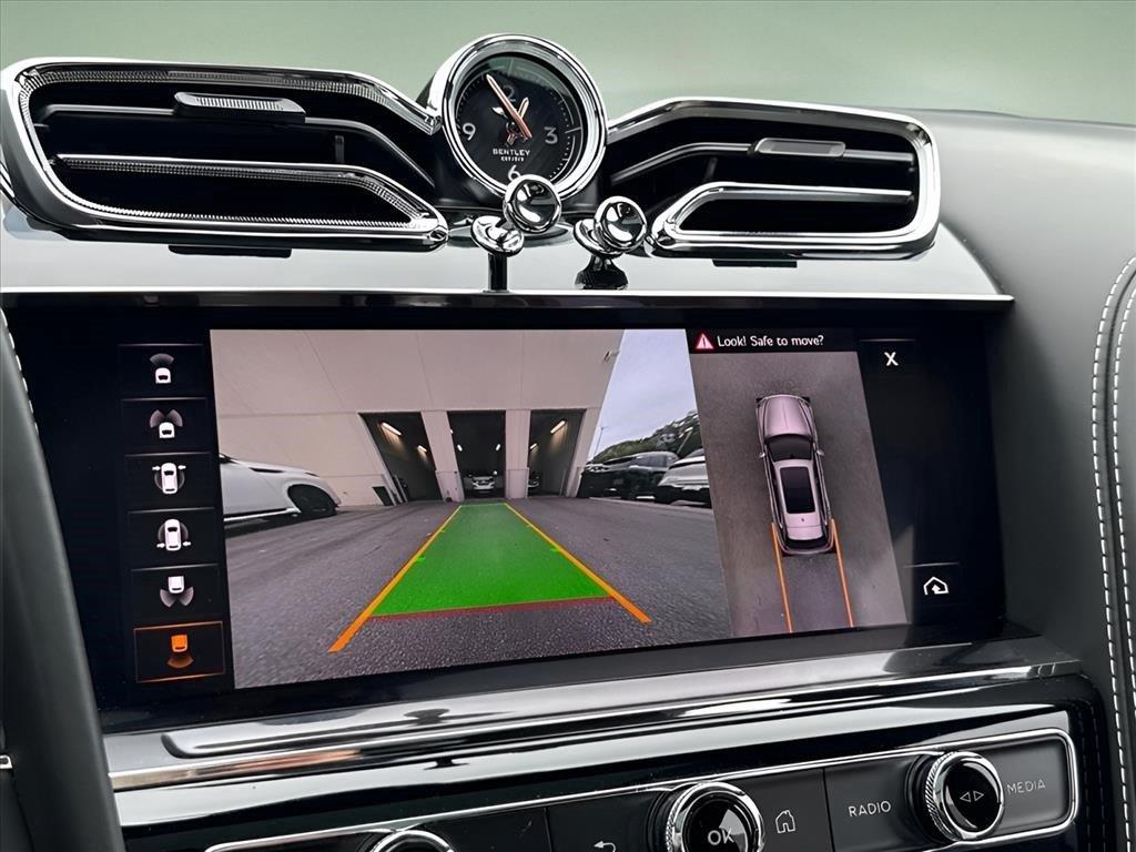 Used 2023 Glacier White Bentley V8 image 23