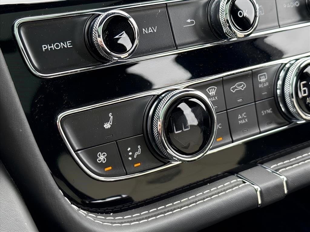 Used 2023 Glacier White Bentley V8 image 24