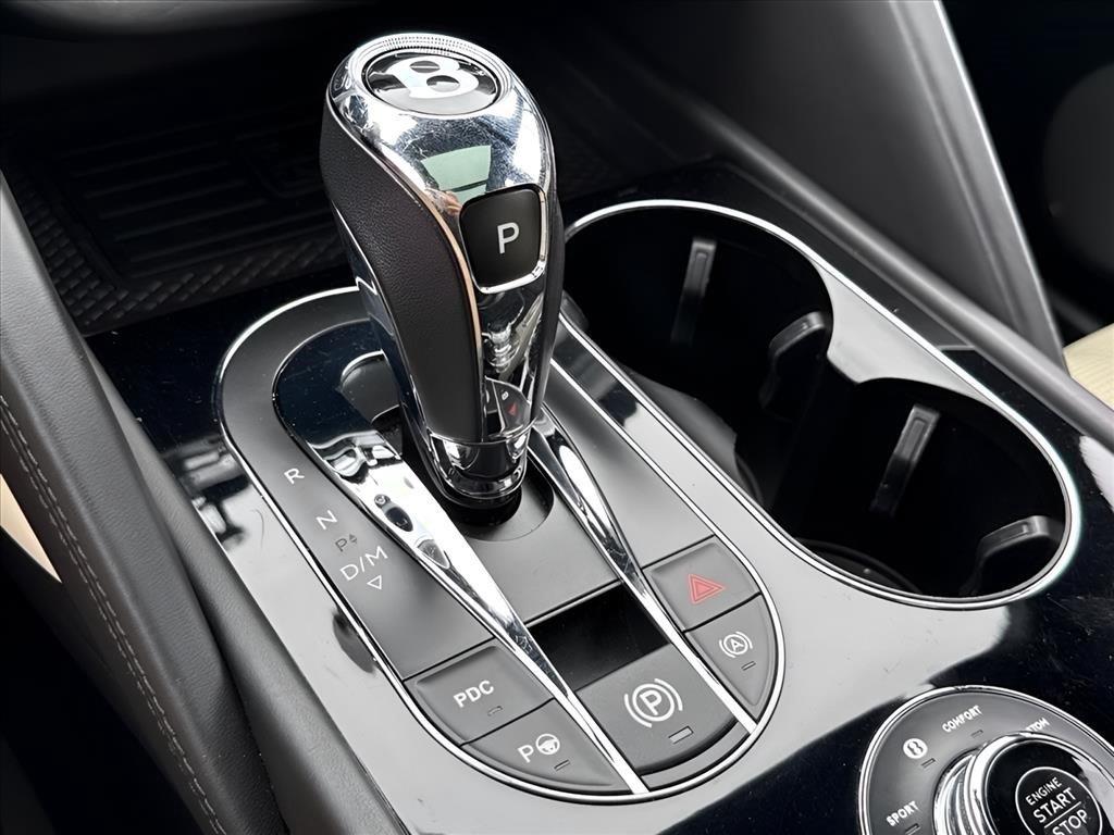Used 2023 Glacier White Bentley V8 image 25
