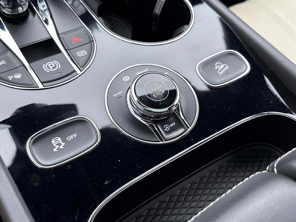 Used 2023 Glacier White Bentley V8 image 26