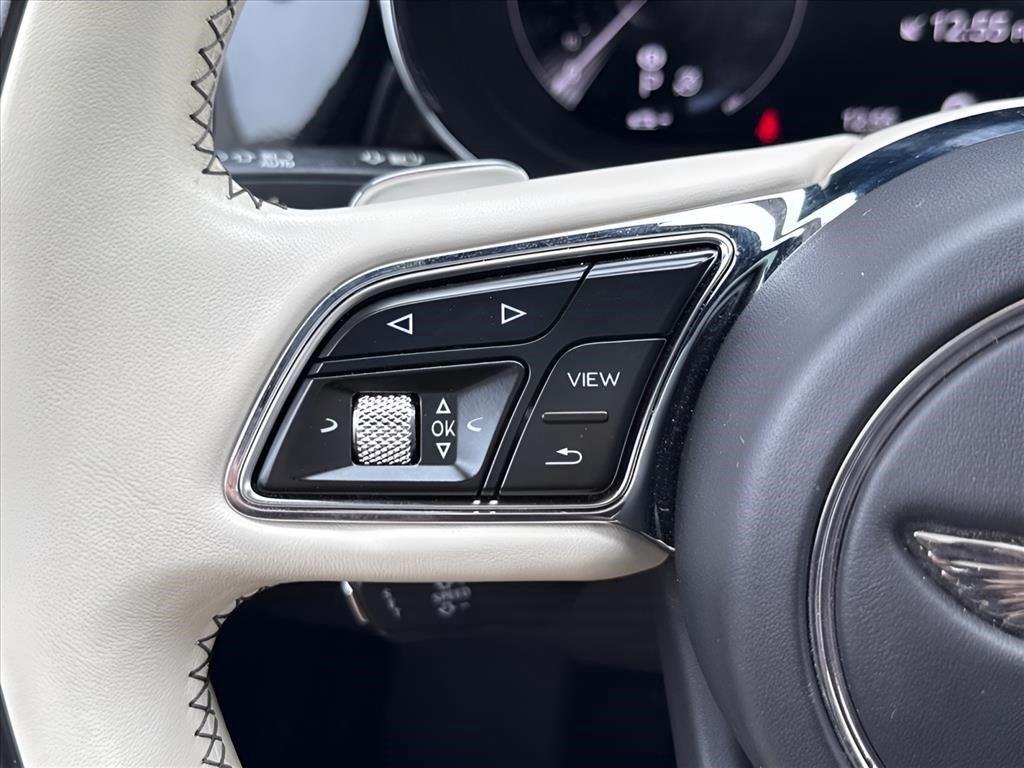 Used 2023 Glacier White Bentley V8 image 28