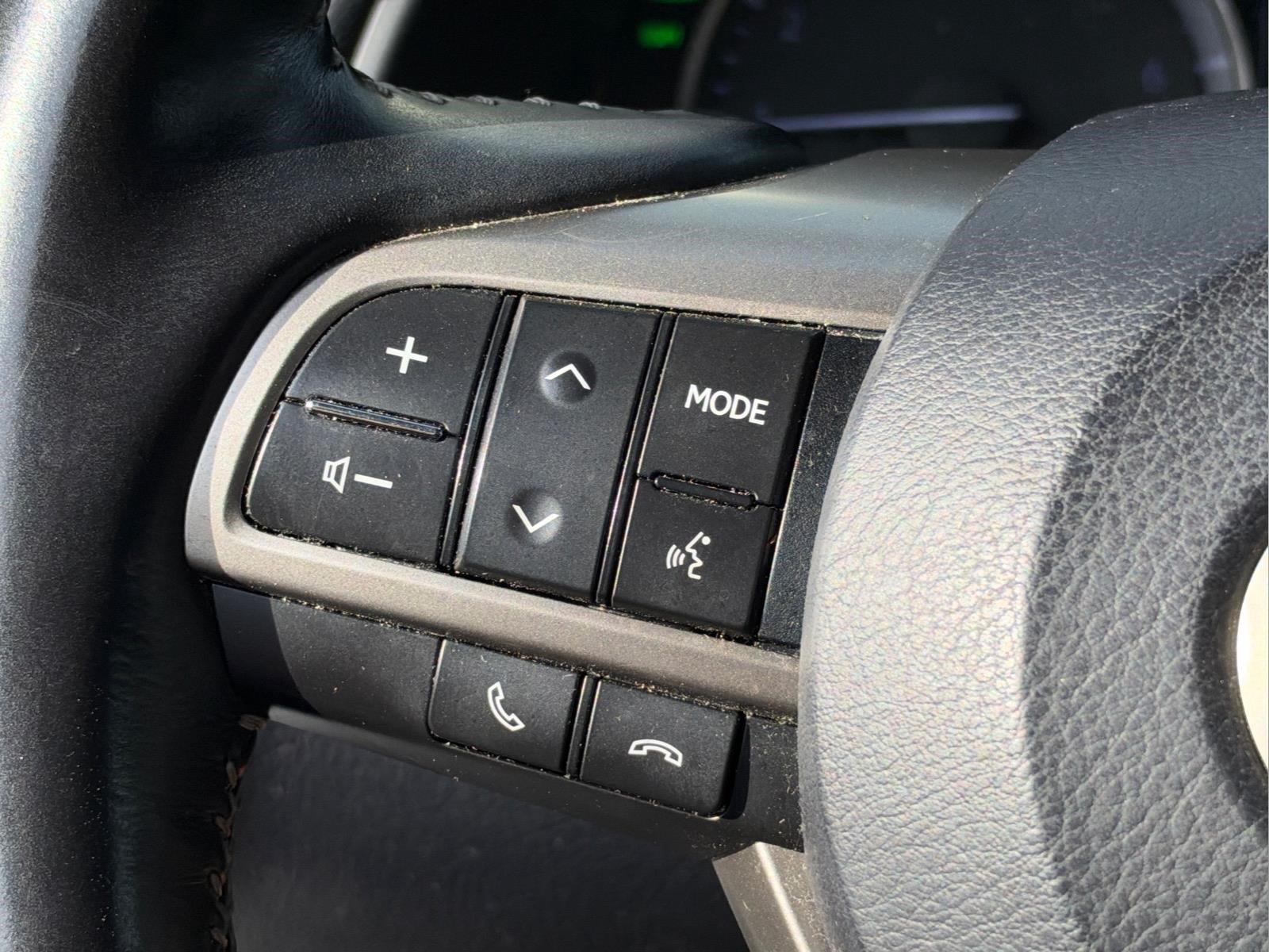 Used 2019 Silver Lining Metallic Lexus RX 350L Premium image 26